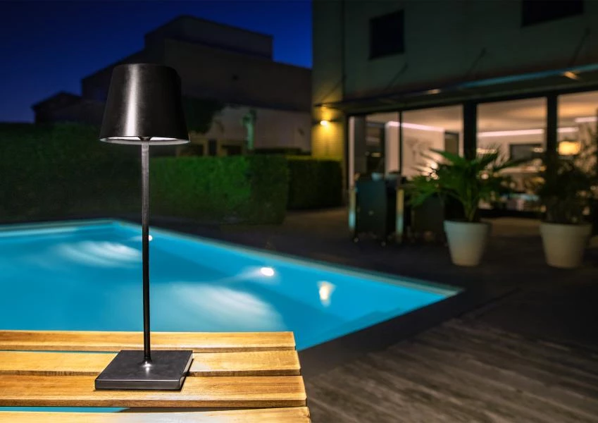 Lucide JUSTIN - Rechargeable Table lamp Outdoor - Battery - Ø 11 cm - LED Dim. - 1x2,2W 3000K - IP54 - 3 StepDim - Black - ambiance 2